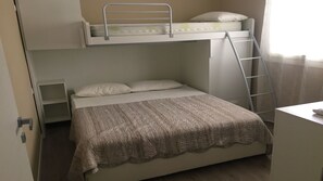 2 slaapkamers, een strijkplank/strijkijzer, gratis wifi, beddengoed