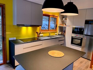 冰箱、微波炉、烤箱、炉灶