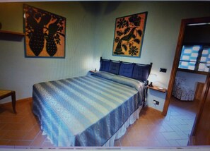 4 bedrooms, iron/ironing board, travel cot, free WiFi