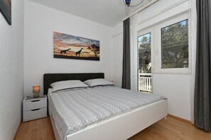 1 slaapkamer, een strijkplank/strijkijzer, gratis wifi, beddengoed