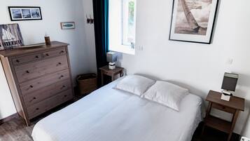 2 bedrooms, iron/ironing board, travel cot, free WiFi