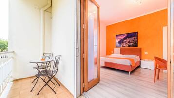 1 habitación, tabla de planchar con plancha, wifi gratis y ropa de cama