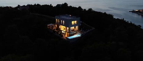 المنشأة من الخارج