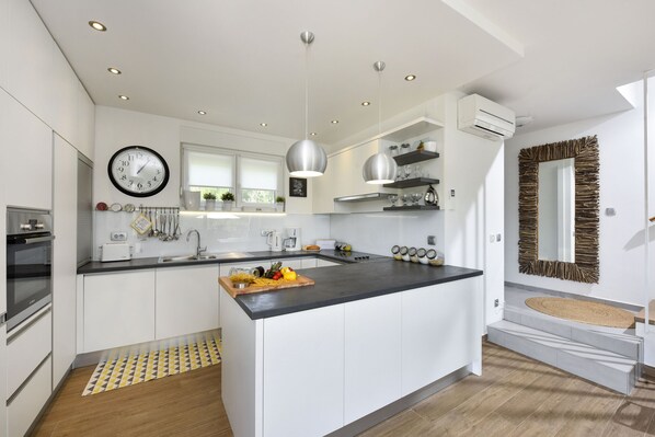 Fridge, microwave, oven, dishwasher