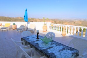 Outdoor dining - El Pinar villa,pool, large terraces,sea views,wifi, UK TV,  sleeps 2 to 6 (Bédar)
