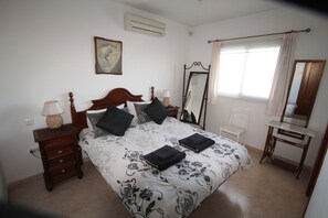 3 quartos, ferros/tábuas de passar roupa, Wi-Fi, roupa de cama