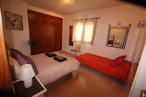 3 bedrooms, iron/ironing board, WiFi, bed sheets - El Pinar villa,pool, large terraces,sea views,wifi, UK TV,  sleeps 2 to 6 (Bédar)