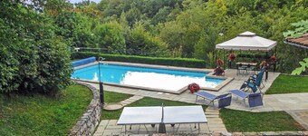 Very private detached cottage with private solar-heated pool