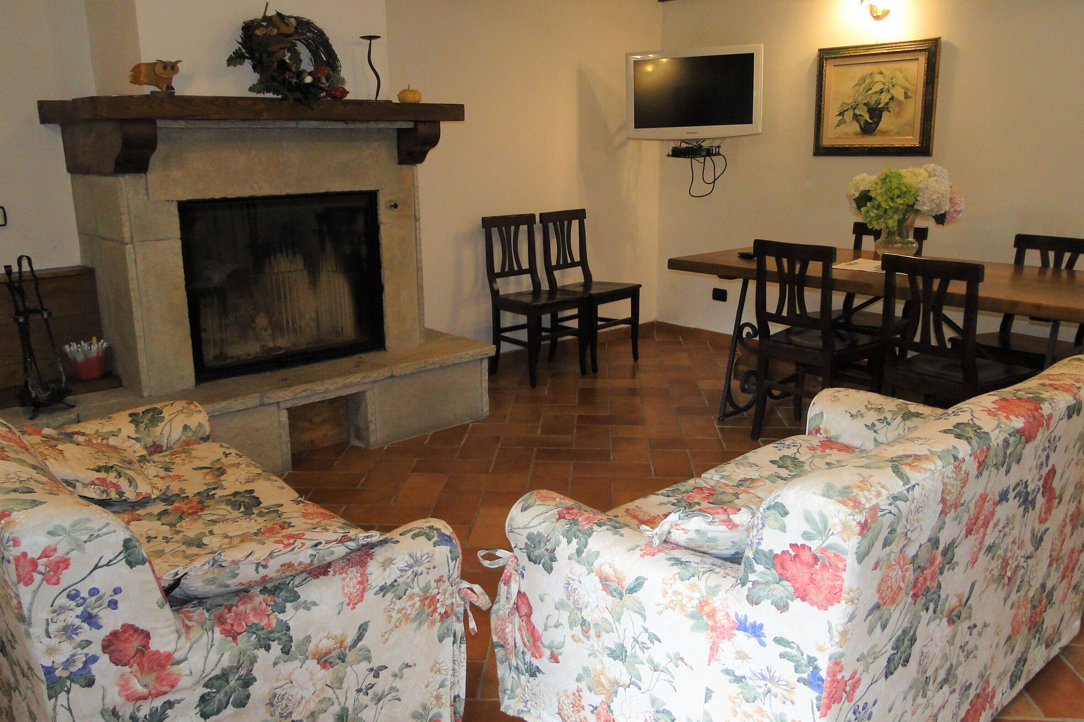 Smart-TV, Kamin, DVD-Player, Tischtennisplatte