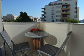 Outdoor dining - Porto: “Musical View II” – Fabulous view of the “Casa da Música” and surrounding area (Porto)