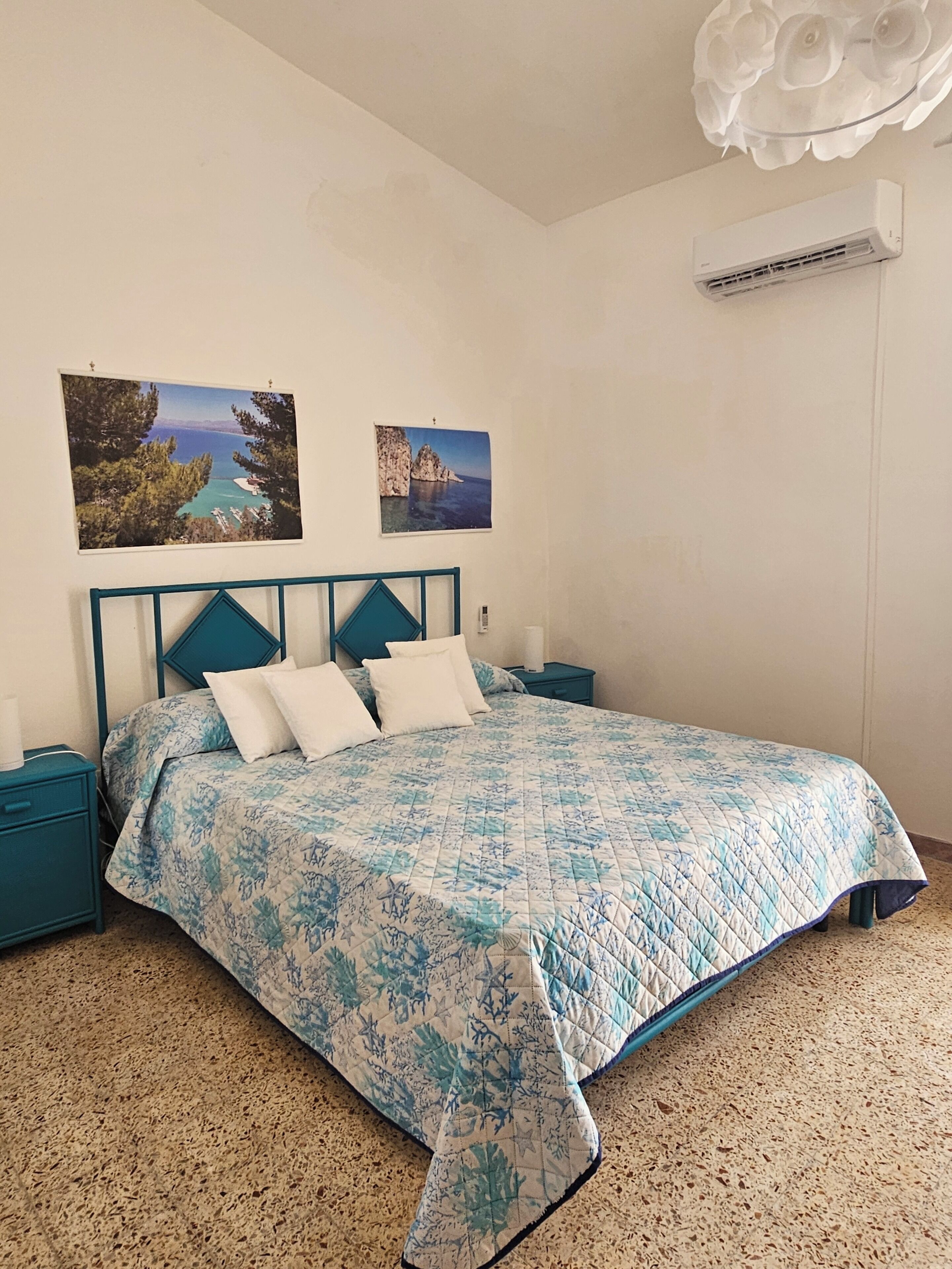 5 bedrooms, travel crib, free WiFi, bed sheets