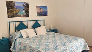 5 bedrooms, travel crib, free WiFi, bed sheets