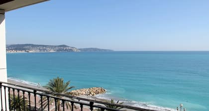 Wunderschöne klimatisierte Wohnung im 7. Stock mit Blick auf das Meer