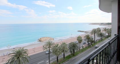 Magnífico piso climatizado en la 7ª planta frente al mar.