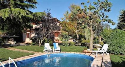 VILLA VALLEREALE beau jardin et piscine privée