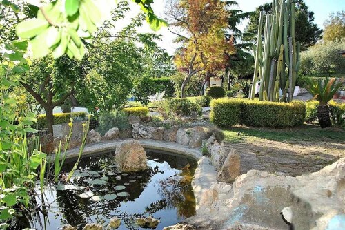 VILLA VALLEREALE beau jardin et piscine privée