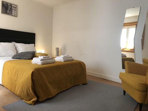 2 chambres, fer et planche à repasser, Wi-Fi, literie fournie