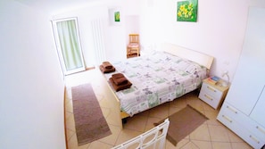 2 dormitorios, escritorio, tabla de planchar con plancha y wifi gratis