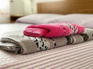 2 bedrooms, desk, iron/ironing board, free WiFi