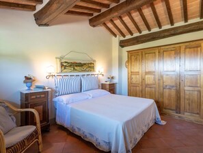 3 bedrooms, travel crib, free WiFi - Wonderful private villa for 6 guests with WIFI, private pool, TV and panoramic view (Casale)