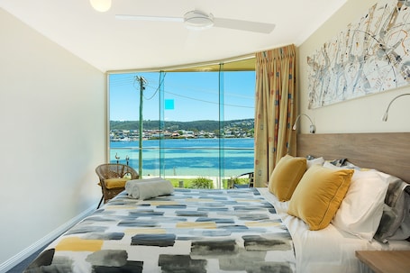 2 habitaciones, cubrecamas y muebles diferentes