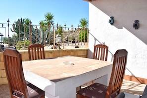 SHADED  PATIO AREA FOR BREAKFAST AND AL FRESCO DINING 