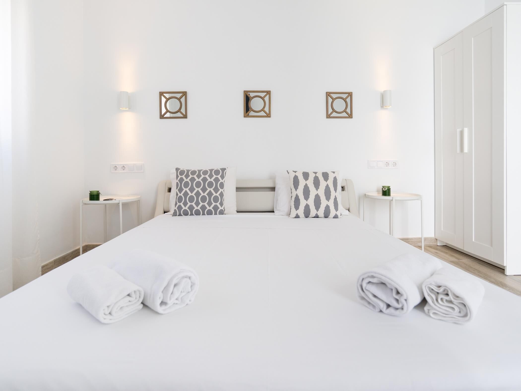 2 bedrooms, iron/ironing board, internet, bed sheets