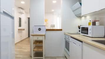 Réfrigérateur, micro-ondes, four, lave-vaisselle