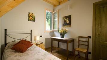 5 camere, una scrivania, ferro/asse da stiro, Wi-Fi