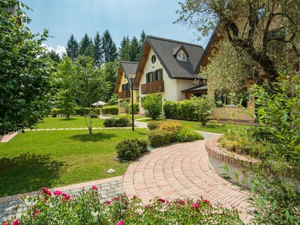 Property grounds - The 5 Sisters Residence (coreglia antelminelli)