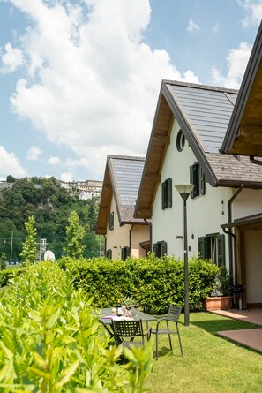 Outdoor dining - The 5 Sisters Residence (coreglia antelminelli)
