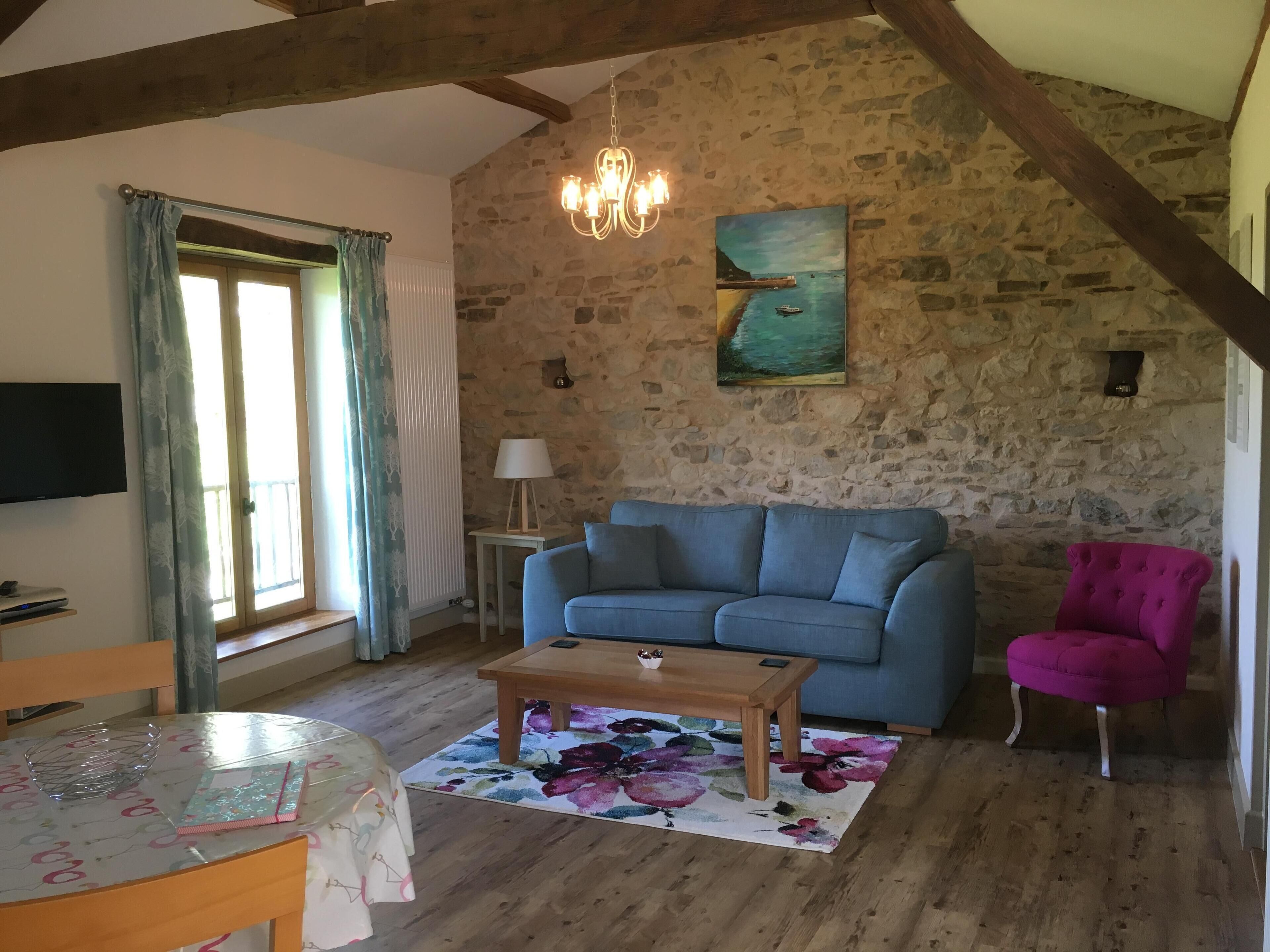 Bonne Nuit- Beautifully Converted Barn In Picturesque France