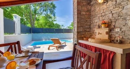 Charmantes Steinhaus mit privatem Pool und Garten