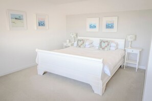 4 chambres, fer et planche à repasser, Wi-Fi gratuit, draps fournis