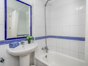Bathroom - Cosy apartment for 4 guests with pool, WIFI, A/C, TV and terrace (Mijas)