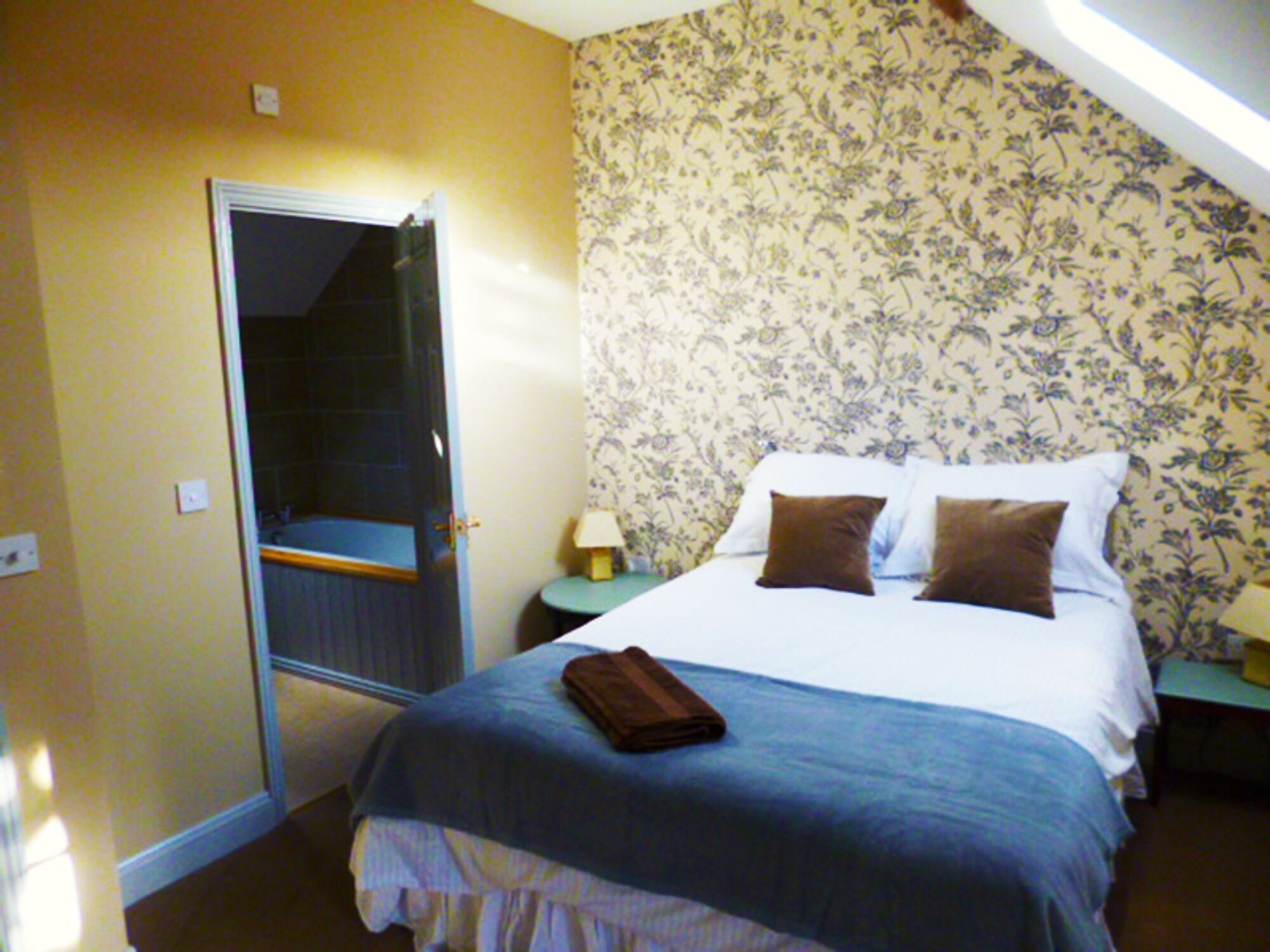 A delightful mews cottage within the private grounds of Breedon Hall