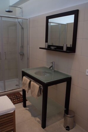 Bathtub, hair dryer, towels