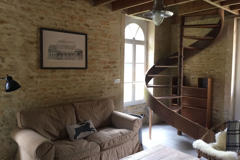 Charming house in a 19th century property