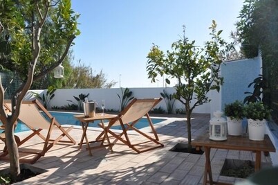 Villa 500 meters from the sea with private saltwater pool in Meia Praia