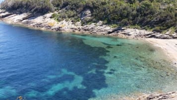 Una spiaggia nelle vicinanze