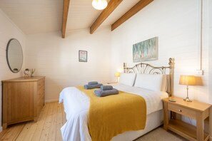 2 bedrooms, iron/ironing board, travel cot, free WiFi