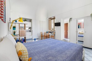 1 habitación, tabla de planchar con plancha, wifi gratis y ropa de cama