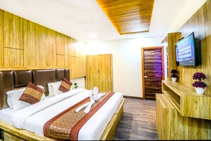 Egyptian cotton sheets, premium bedding, soundproofing, free WiFi - Hotel City Castle Prime (Amritsar)