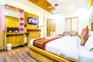 Egyptian cotton sheets, premium bedding, soundproofing, free WiFi - Hotel City Castle Prime (Amritsar)