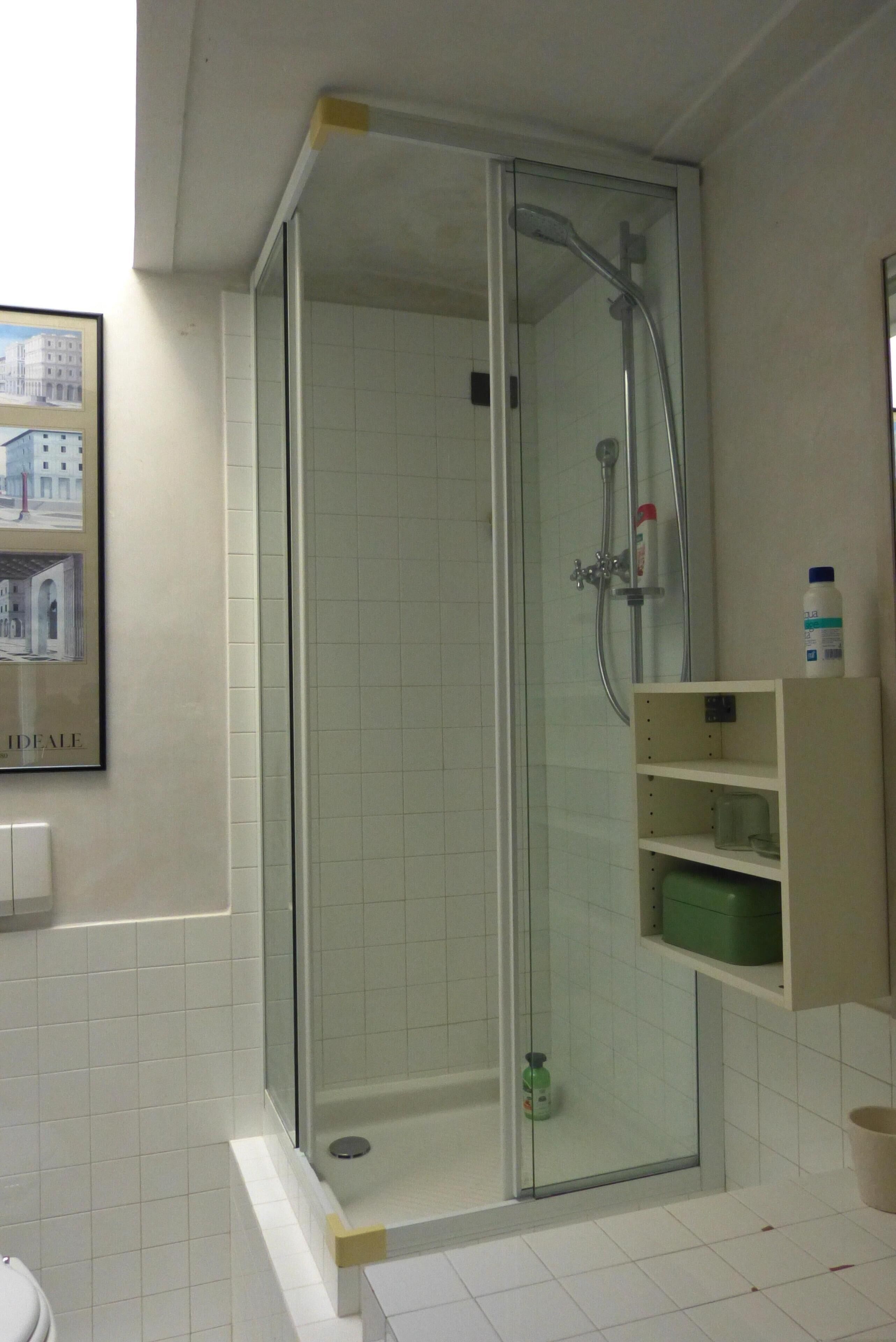 Doccia, asciugacapelli, bidet, asciugamani