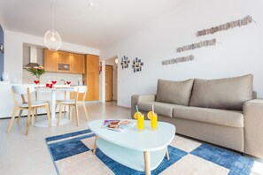 TV - Apartment (T1) Xaara (Portimão)