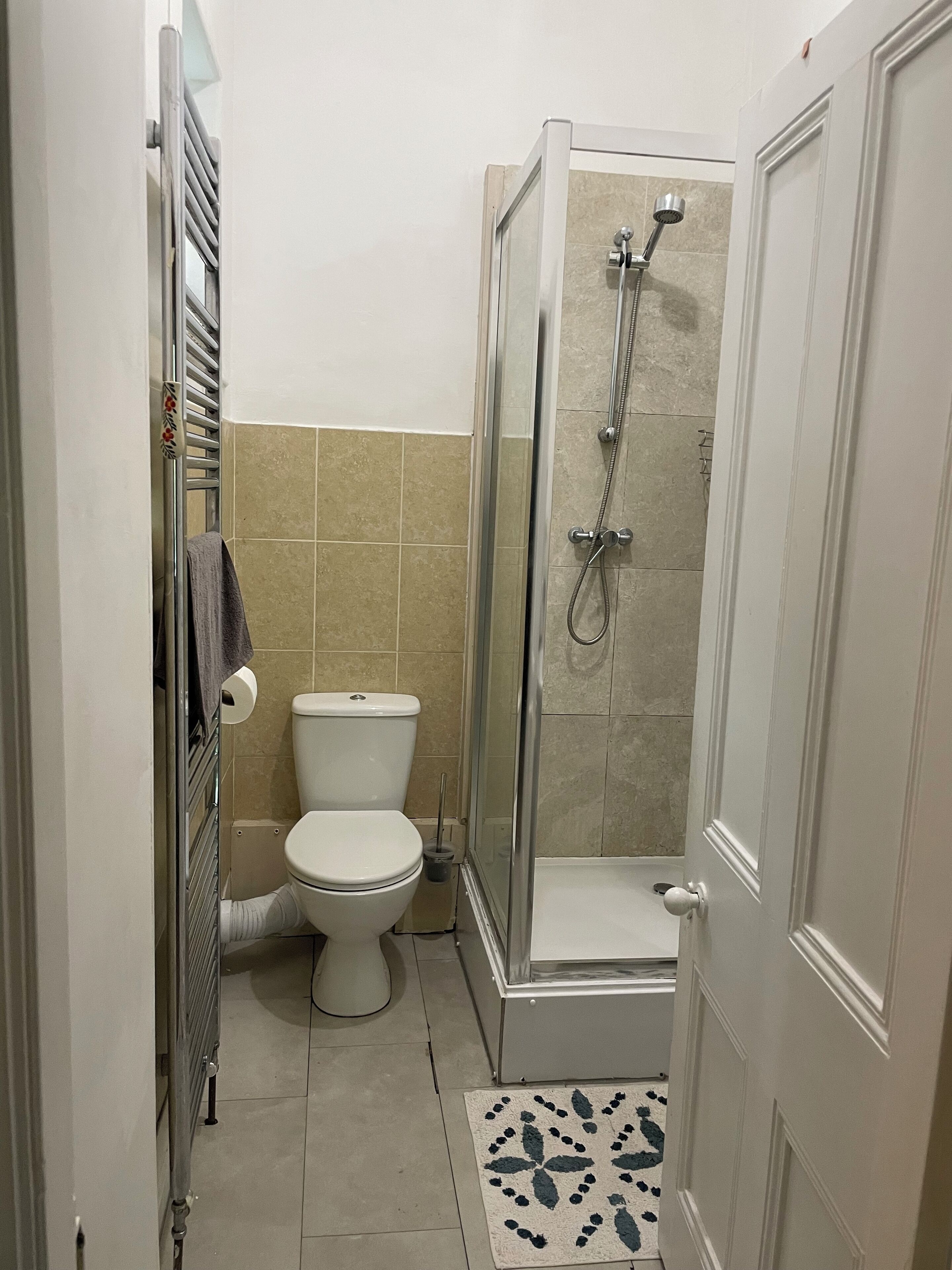 Hair dryer, towels