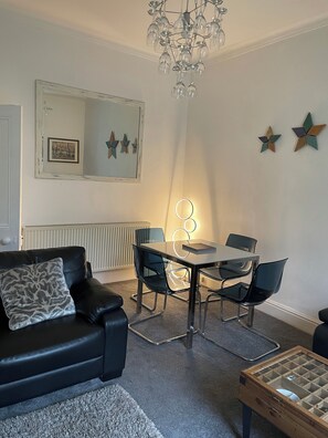 Interior - Apartment close to the pavilion gardens and opera house (Buxton)
