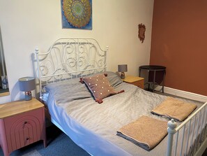 2 bedrooms, iron/ironing board, Internet, bed sheets - Apartment close to the pavilion gardens and opera house (Buxton)