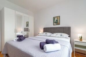 1 bedroom, iron/ironing board, free WiFi, bed sheets - STIPE 2 with one bedroom, only 100m from the beach in Trogir (Trogir)